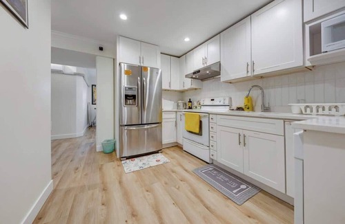 Richmond House | Cool & Private 3BR 3BA Near Airport Strong AC