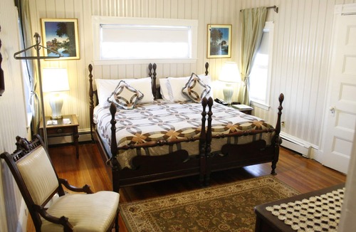 Coolidge Corner South Side House | Coolidge Corner Guest House