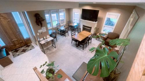 Revelstoke Bed & Breakfast | Cornerstone Bed and Breakfast