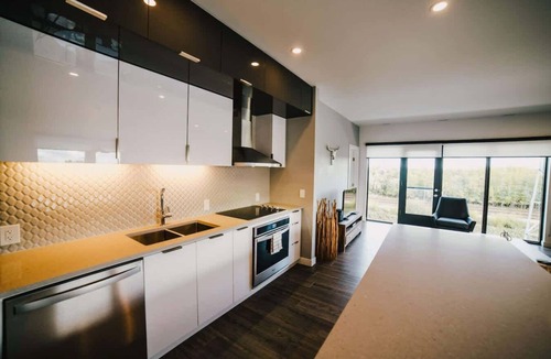 Winnipeg Apartment | Corporate Stays | LXTX 2 Bedrooms