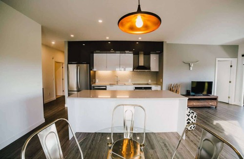 Winnipeg Apartment | Corporate Stays | LXTX 2 Bedrooms
