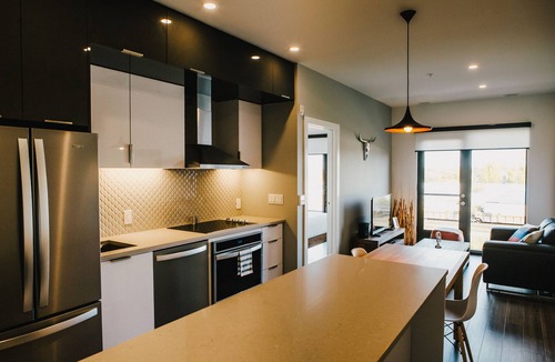 Winnipeg Apartment | Corporate Stays - Spacious 1BR with Premium Amenities and Modern Design