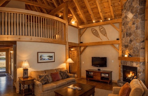 Utterson Cottage | Cottage 28 | Muskoka Cottage Near Beach & Golf Course Sleeps 6