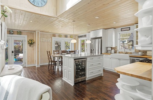 Historic Old Town Cottage | Cottage 6 PPL | Pet Friendly | Walk to Town & Lake