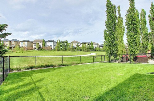 Cochrane House | could be SeparateEntry Basement suite & living Room, Quiet & Independent retreat