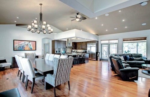 Drumheller House | Coulee Estate | Hot Tub Pool Table Sleeps 10