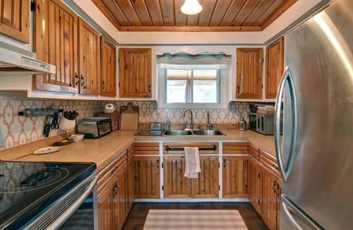 Brebeuf House | Country cottage on the banks of the Rouge River