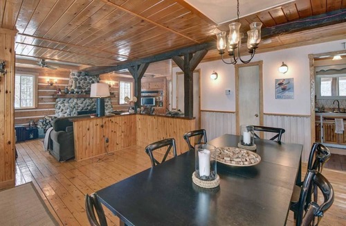 Brebeuf House | Country cottage on the banks of the Rouge River