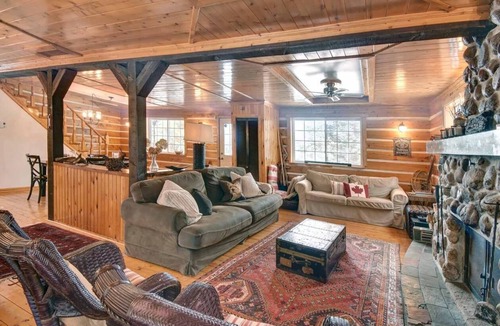 Brebeuf House | Country cottage on the banks of the Rouge River