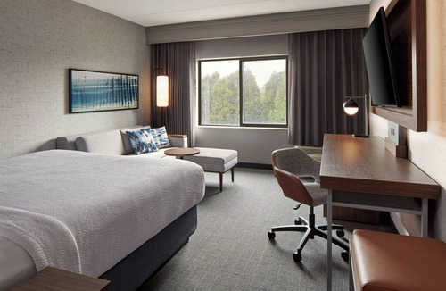Hamilton Hotel | Courtyard by Marriott Hamilton