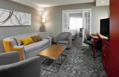 Steeles Industrial Hotel | Courtyard by Marriott Toronto Brampton