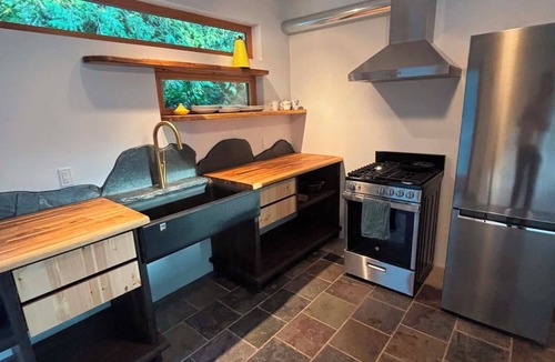 Duncan Apartment | Cowichan Valley Garden Retreat Near Bakeries, Vineyards, Trails & River Swims