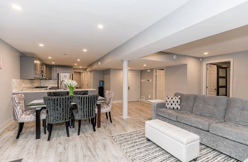 Barrie House | Cozy 1-bedroom bungalow in tranquil Barrie with Pool!