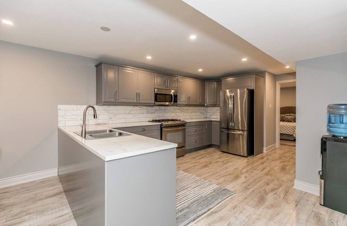 Barrie House | Cozy 1-bedroom bungalow in tranquil Barrie with Pool!