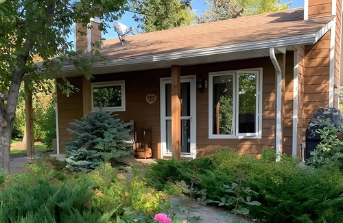 Strathmore Cabin | Cozy 1 Bedroom Cabin
