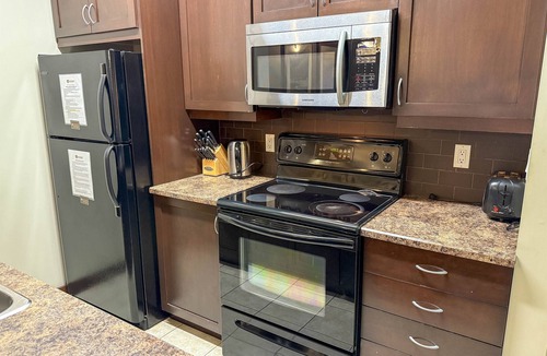 East Kootenay Condo | Cozy 1 Bedroom | Swimming Pool & A/C
