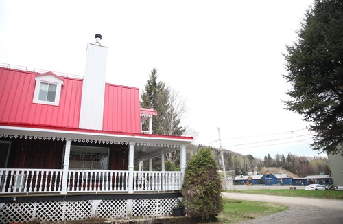 Saint-Faustin-Lac-Carre Apartment | Cozy 2 bedroom Apt, 15 minutes from Mont-Tremblant, at base of Mont-Blanc