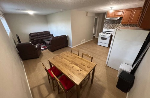 Forest Lawn House | 🏡 Cozy 2-Bedroom Basement Suite | Near Downtown Calgary | Free Parking
