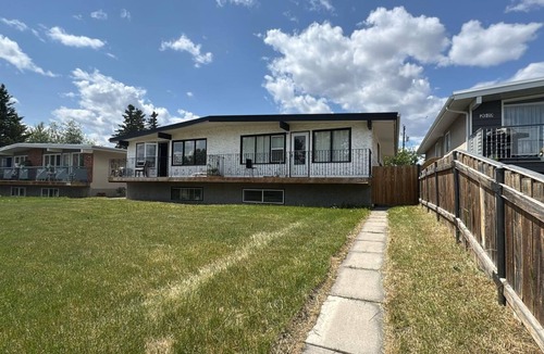 Forest Lawn House | 🏡 Cozy 2-Bedroom Basement Suite | Near Downtown Calgary | Free Parking
