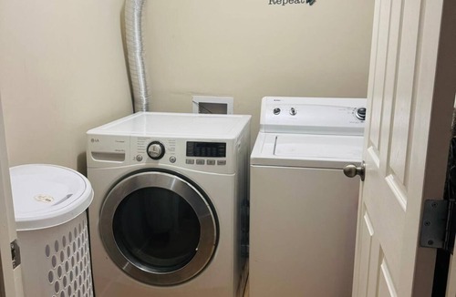 Forest Lawn House | 🏡 Cozy 2-Bedroom Basement Suite | Near Downtown Calgary | Free Parking