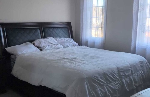 Bowmanville House | Cozy 2 bedroom stay in Clarington