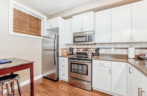 St. Albert House | Cozy 2 Bedroom Suite - Walk to Downtown St. Albert