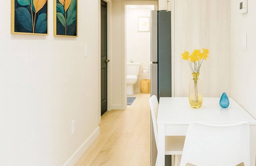 Sage Hill House | Cozy 2 Bedrooms 1 Bathroom Sleeps 4 Private Walkout Basement Suite