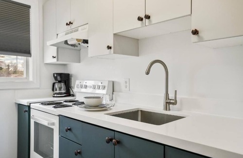 Wasaga Beach Apartment | Cozy 2 Beds Apartment -25 min to Blue Mountain, 3 min walk to Beach