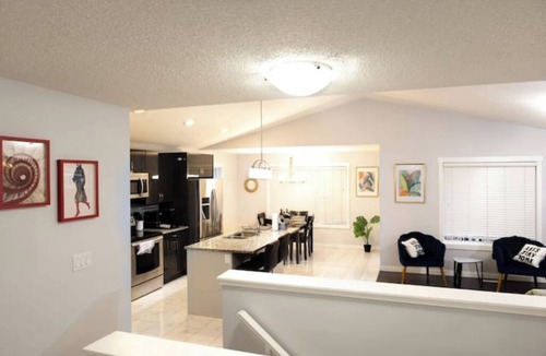 Southwest Edmonton Apartment | Cozy 2 BR-1KingBED+1 Queen-YEG Airport