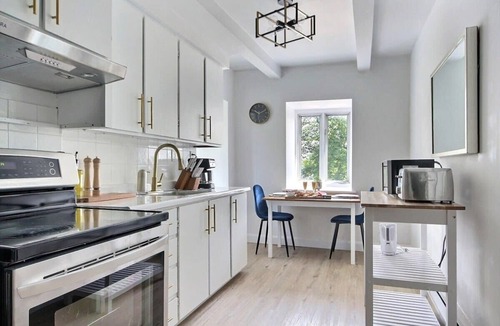 Quartier 5-4 Apartment | Cozy 2BR | 2 King Beds | 2 Parking | 8min to Old Town