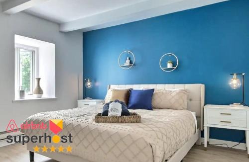 Quartier 5-4 Apartment | Cozy 2BR - 2 King Beds & 2 Parking - 8min to Old Town
