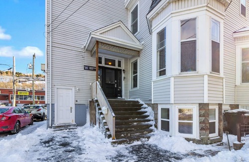 Waterford Valley Apartment | Cozy 2BR Loft Parking Wi-Fi