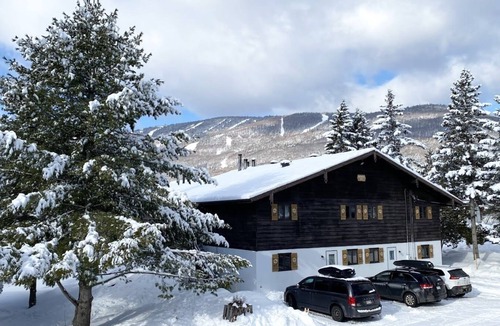 Saint Ferreol les Neiges House | Cozy 3 bedroom condo with AC next to Mont-Sainte-Anne
