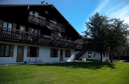 Saint Ferreol les Neiges House | Cozy 3 bedroom condo with AC next to Mont-Sainte-Anne