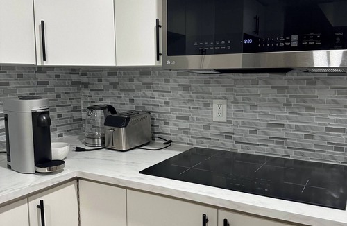 Fort Gary House | Cozy 3BR Suite at Winnipeg South