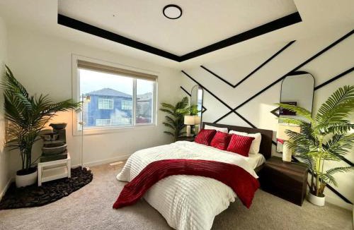 Southwest Edmonton House | Cozy 3BR with Game room & Pool Table - Near Windermere