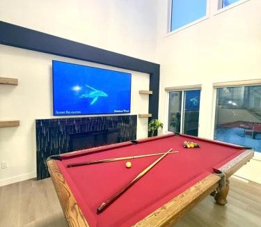 Southwest Edmonton House | Cozy 3BR with Game room & Pool Table - Near Windermere