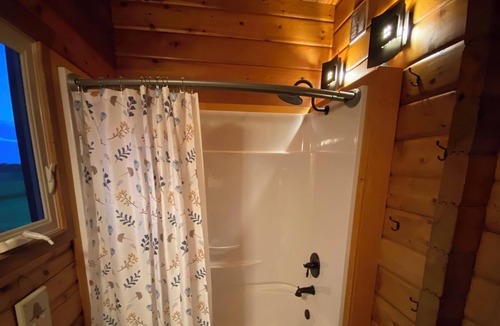 Torrington House | Cozy 4 bedroom cabin on secluded, charming farm