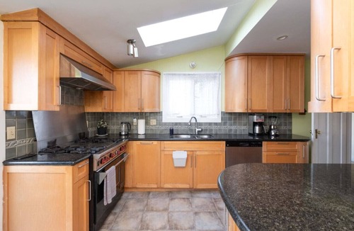West Point Grey House | Cozy 5 Bedrooms Character Home Near UBC