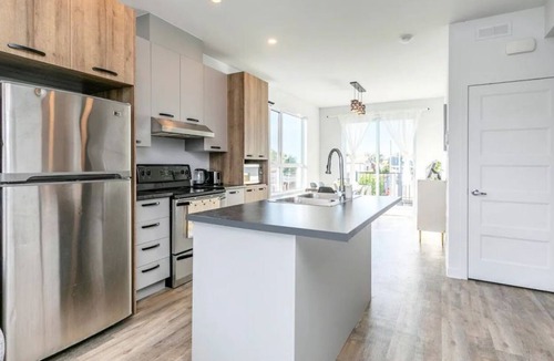 Longueuil Condo | Cozy and charming 3BDR, Longueuil free parking