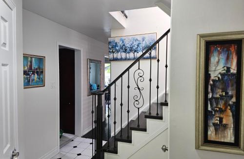 Pickering House | Cozy and comfortable home - Living room and Kitchen is shared