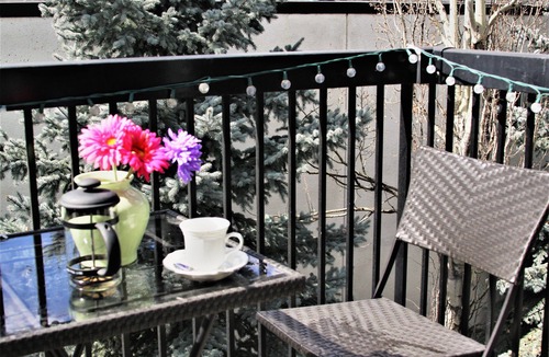 Killarney Apartment | Cozy and lovely 1 bedroom apartment w free parking premise