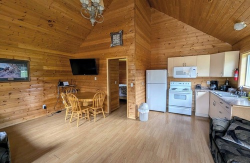 McBride Cabin | Cozy and Relaxing Getaway Cabin #11