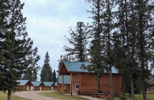 McBride Apartment | Cozy and Relaxing Getaway Cabins 16