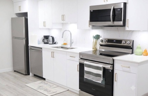 Northwest Calgary Apartment | Cozy and Serene 2BR Apartment-Perfect getaway in Calgary!