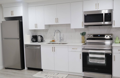 Northwest Calgary Apartment | Cozy and Serene 2BR Apartment-Perfect getaway in Calgary!