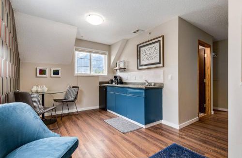 Canmore House | Cozy and Stylish Stay in Mountain View Condo