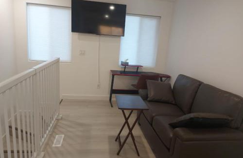 Southeast Calgary Apartment | Cozy Bachelor Suite