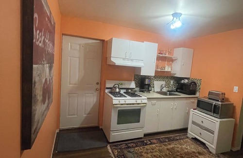 Port Coquitlam House | Cozy Basement Suite in a Quiet Port Coquitlam Neighborhood