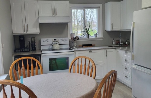 Marmora House | Cozy Bungalow close to fishing, ATV trails, nature and beautiful Crowe Lake.